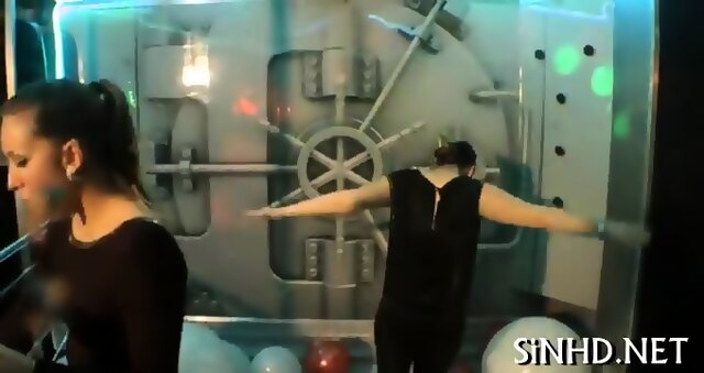 Wet And Erotic Pussy Pleasuring