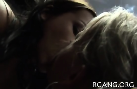 Fellows Bang Cute Chicks