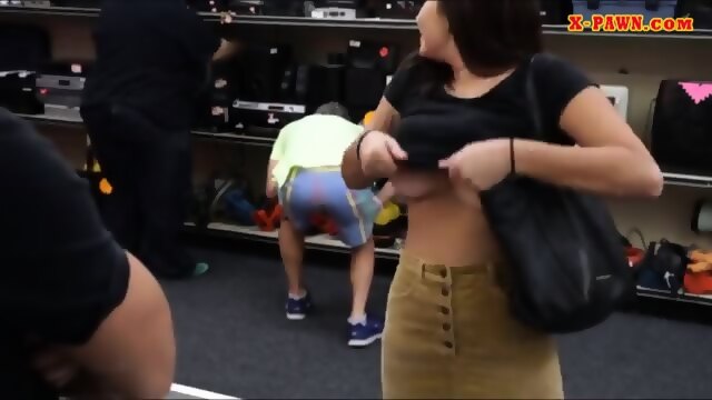 College Girl Selling Her Old Textbook And Fucked By Pawnkeeper