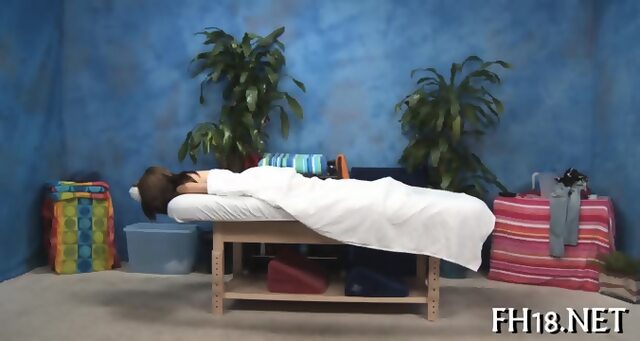 Rubbing Beautys Shaved Clits