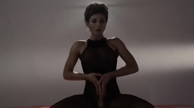 Beautiful Princess In Pantyhose Masturbating