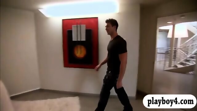 Horny Singles Having Fun In The Bathtub In Foursome Mansion