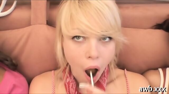 Solo Girl Screws Her Wet Gash