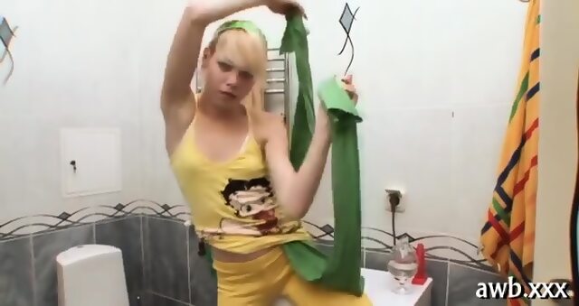 Green Dildo Dong For Wet Gash