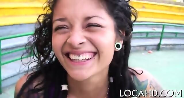 Lesbians Play With Wet Cameltoes