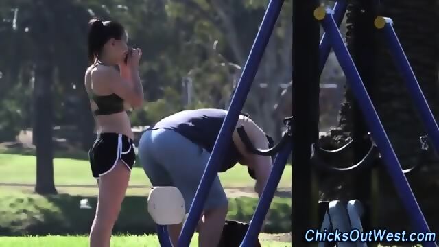 Pissing Asian Amateur Ass