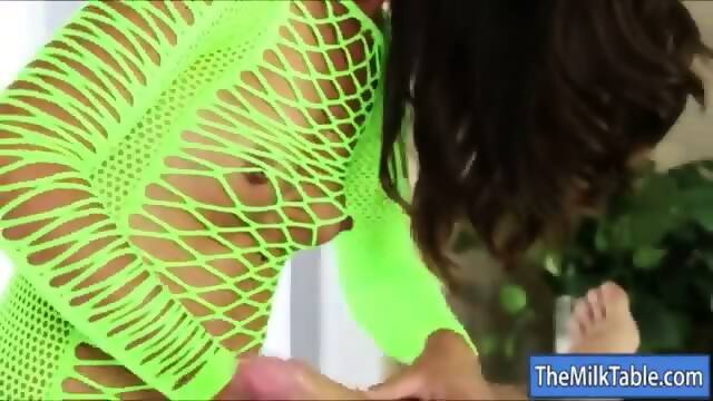 Tight Masseuse Delilah Davis Milks Cock Under The Table