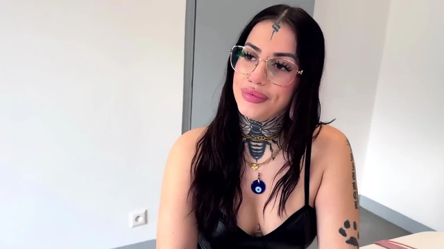 Laeticia prefers a private fucking lesson!