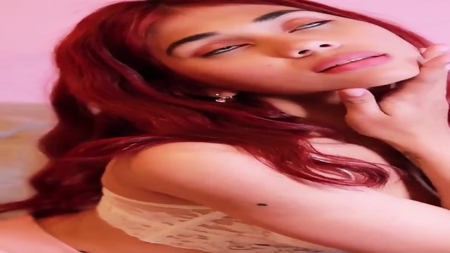 #redhead #longhair #pinkoutfit #seductive