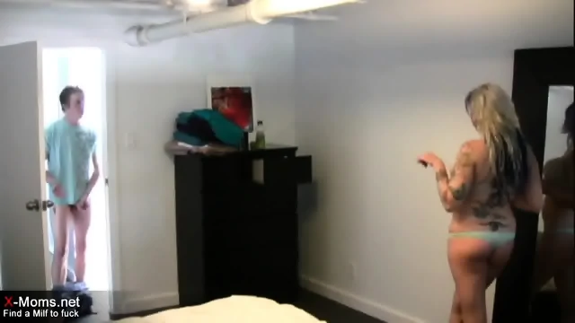 Teen boy gets nic handjob from step mom