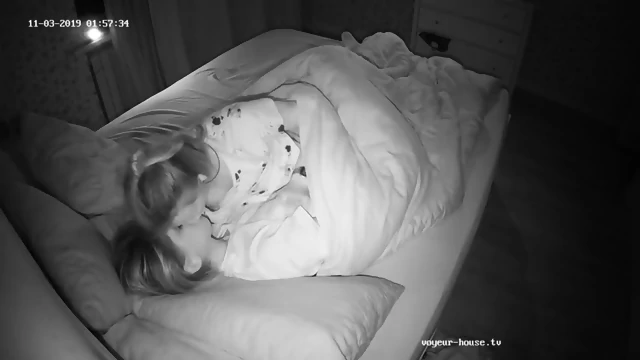 lesb couple cute kiss