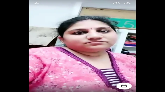 leel 0 Lee thu Tango Model Nighty Changing To Wearing Saare 15/03/24