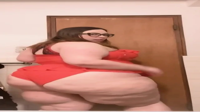 BBW Tries on small clothes