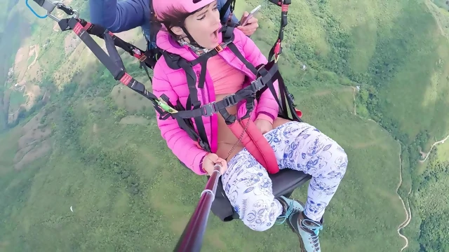SQUIRTING while PARAGLIDING in 2200 m above the sea ( 7000 feet )