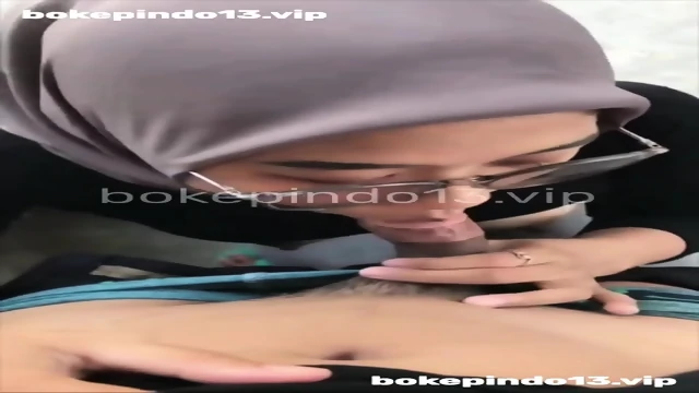 Jilboob brutal main siang bolong ditempat umum