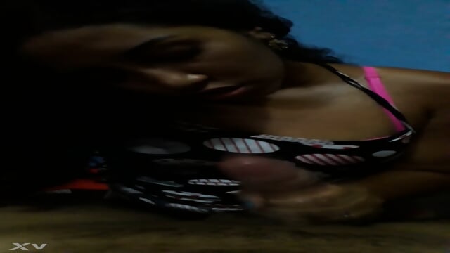 Mulher infiel chupa pau do amante pra receber leite