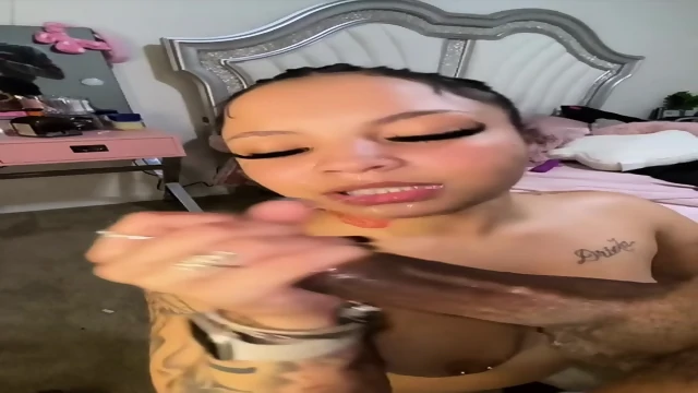 Sexy light skin thot head