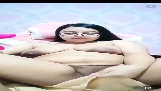 bude pepek item manis