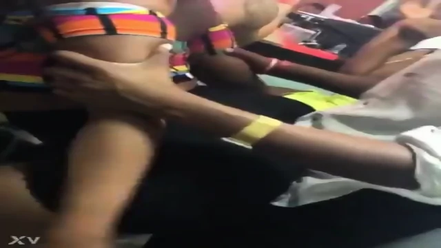 negra cavaluda roÃ§ando a bunda no negÃ£o