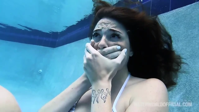 Hot Lana Lohan Underwater Breath Hold and Drowning 3