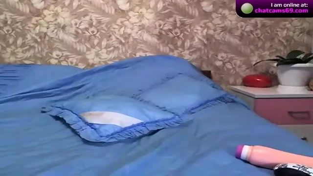 Sexyellaass shows off her hairy pussy on webcam