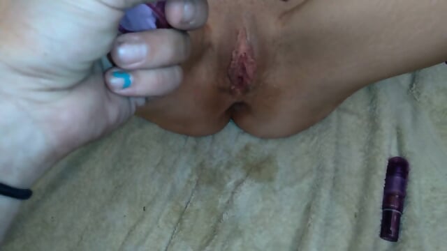 Playing with her p**** making it squirt