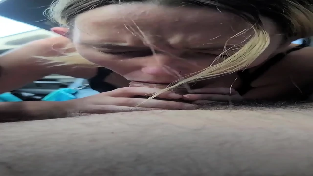 Homeless drunked girl give blowjob in car