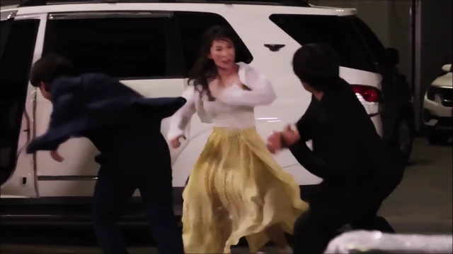 korean female fighter BALLBUSTING 4 kicks in the balls