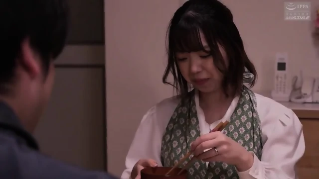 Middle age Japanese wife spurns husband to do JAV