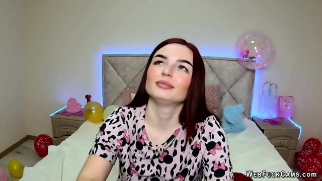 Cute redhead babe NicolPot chats on webcam live solo show