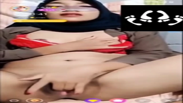 Hijab live colmek pakai dildo