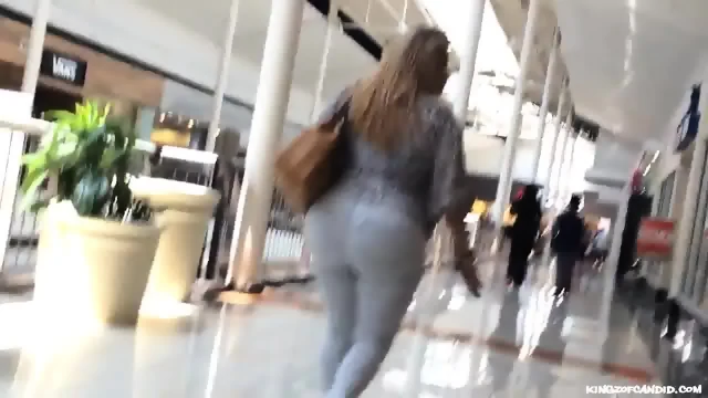 Latina Milf in White Jeans strolling down The Mall