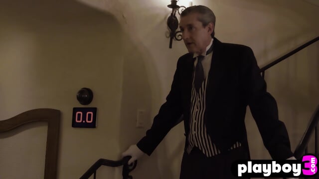 Sexy big tits MILFs tried to solve case and hot babes liked escape session