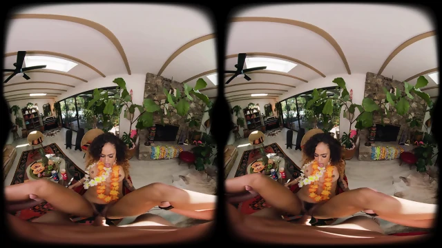 Scarlit Scandal In Hawaii Vr