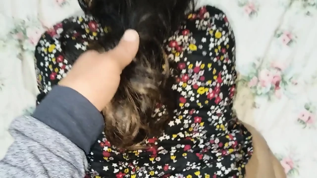 Saira and Asim Pakistani Couple Saira Bhabi ny Krwai Asiam sy Phudi ke service