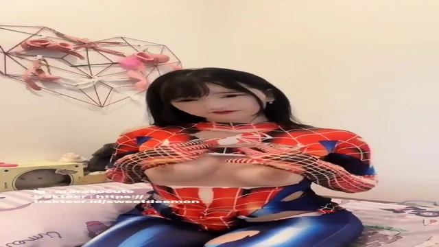 Asian teen girls very cute(spider's women cosplay