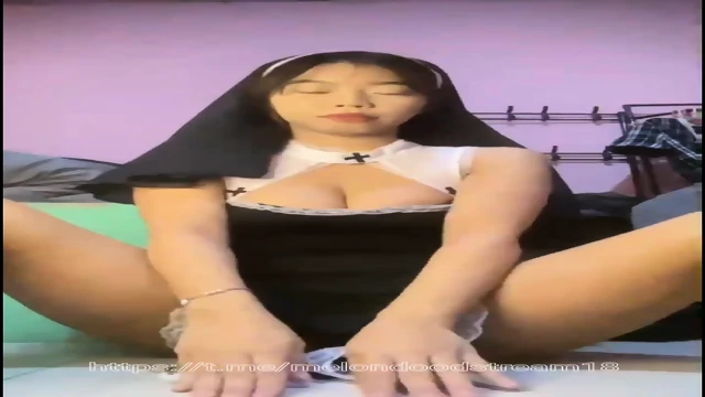 Bokep Mahasiswi Pamer Body Celva Sambil Cosplay Dikamar