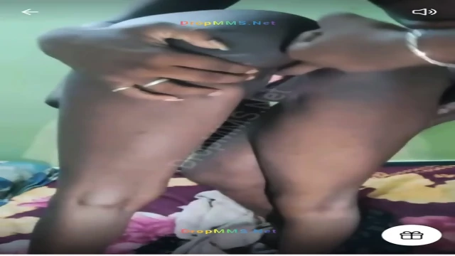 Tamil akka play sexy with her boyfriend