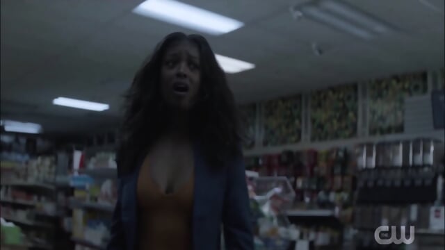 sexy ebony BATWOMAN Javia Leslie ballbusting goon kick in the balls