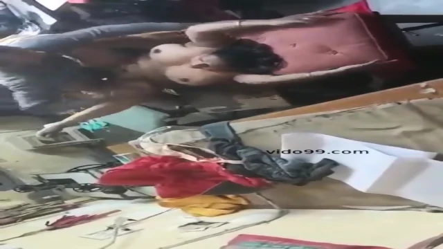 Cheating bhabhi having sex with her coworker at Workplace