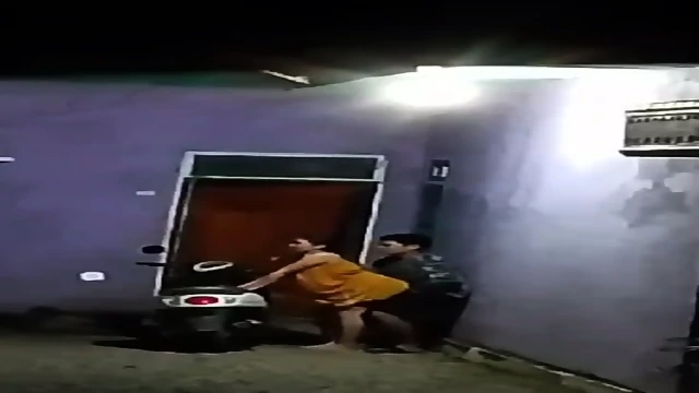 Viral Ngintip tetangga mesum di depan rumah