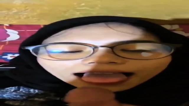 Hijab kaca mata lagi mesum