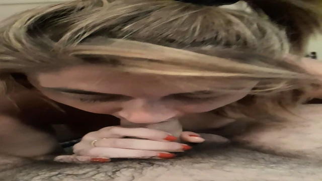 Boquete Da Esposa Liberada, Corno No Trabalho Assistindo A Sua Puta Comigo