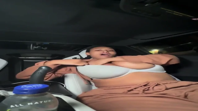 She in the car bating