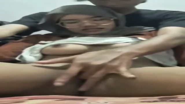 Awek Tudung Stim Kena Korek