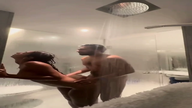 Desi Girlfriend fuck by bf i\n shower