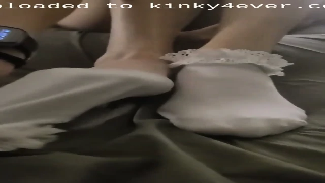 Amateur Girlfriend Removes Her White Socks And Shows Her Hot Feet