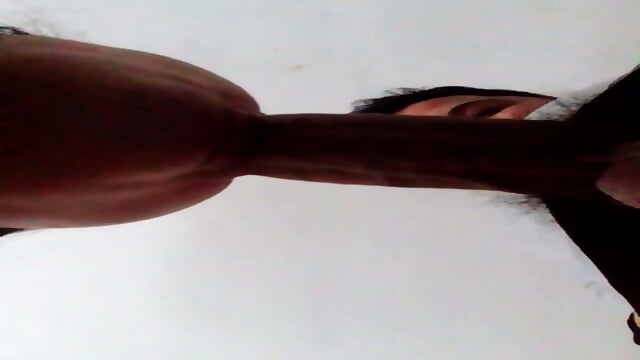 bella haciendo garganta profunda 4