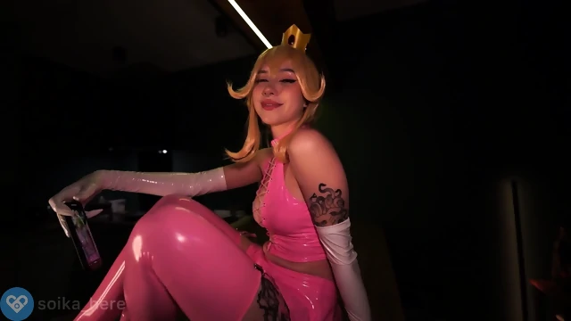 soika_here princess peach cosplay