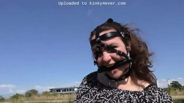 Mia Sightseeing In Bondage - 2